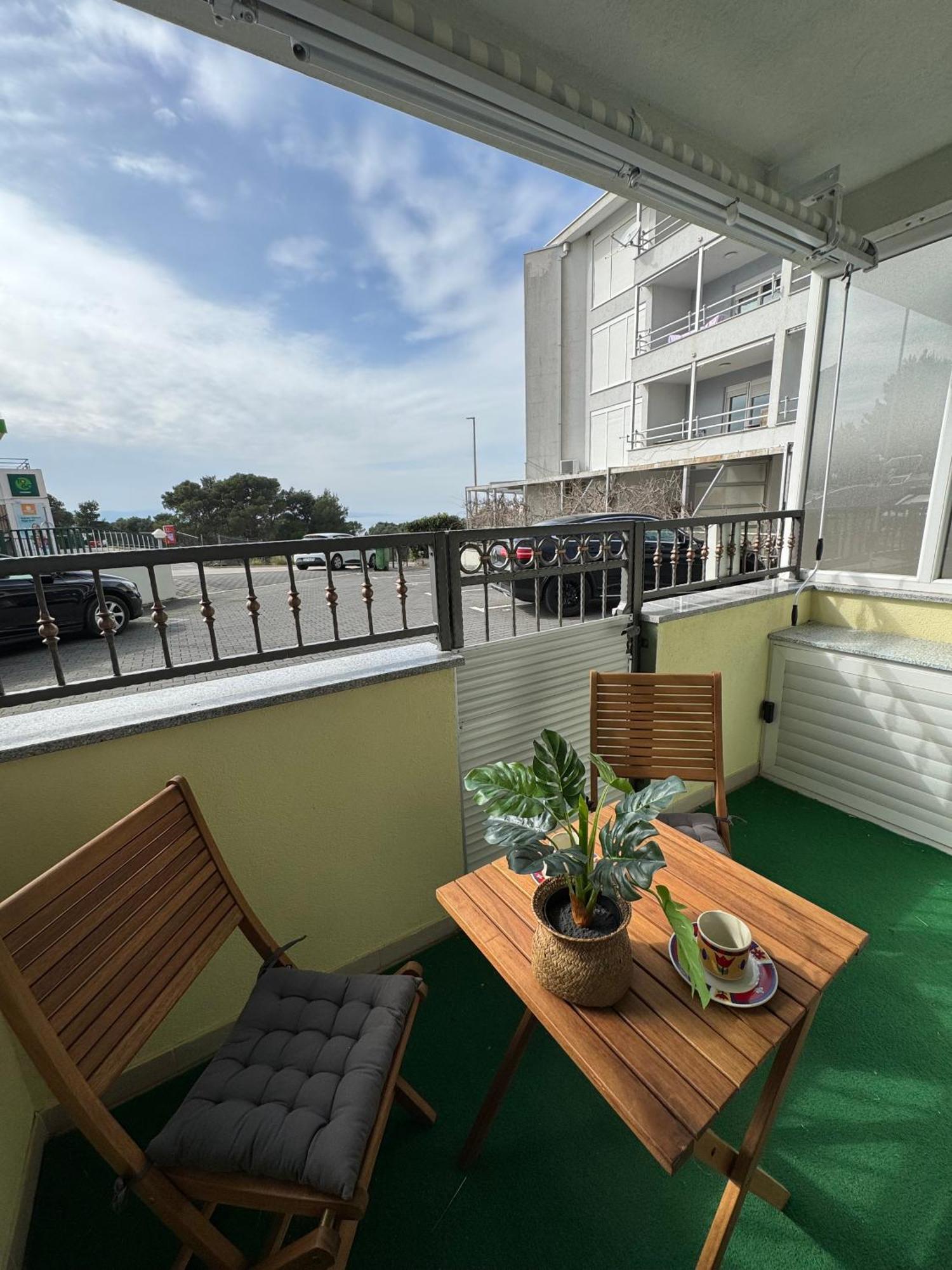 Apartment Tri sunca Baška Voda Exterior foto